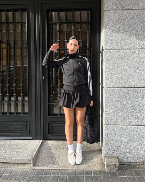 in loooove with my new Adidas SL 72 OG 😍😍 thank you so much @jamjam_creative @footlockerspain @adidasoriginals @footlockereu 💘💘 Adidas Aesthetic Outfit, Adidas Outfit Aesthetic, Adidas Aesthetic, Adidas Sl 72, Adidas Outfit, Skirt Fits, Aesthetic Outfit, Outfit Aesthetic, Lookbook Outfits