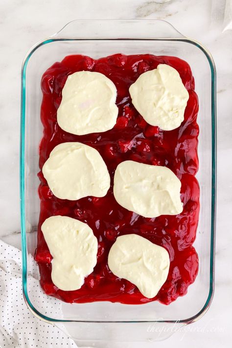 Dump Cake Recipes Strawberry Cheesecake, Dump Cake Cream Cheese, Cherry Cheese Dump Cake, Strawberry Cheesecake Dump Cake Crockpot, Dump Cheesecake Recipes, Strawberry Dump Cheesecake, Strawberry Cheesecake Dump Cake Recipes, Angel Food Dump Cake Recipes, Strawberry Dump Cake Recipes