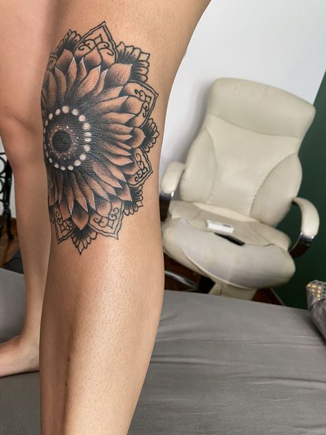 Over The Knee Tattoo, Sunflower Mandala Tattoo, Most Painful Tattoo, The Knee Tattoo, Knee Tattoos, Tattoo Over Scar, Rip Tattoo, Sunflower Mandala, Native Tattoos