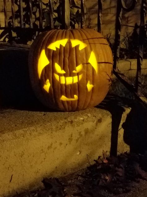 Anime Jack O Lantern, Pokemon Jack O Lantern, Gengar Pumpkin, Jack O Latern, Gengar Pokemon, Creative Pumpkin Carving, Pumpkin Designs, Halloween Pumpkin Designs, Lantern Ideas