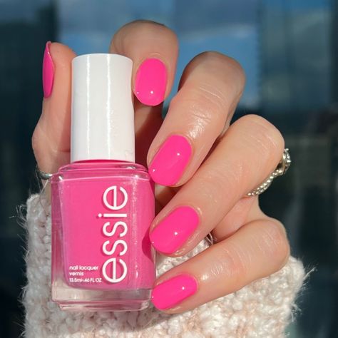 Essie Gel Couture Swatches, Essie Pink Nail Polish, Pink Toe Nails, Nail Polish Style, Vogue Nails, Barbie Pink Nails, S And S Nails, Essie Nail Colors, New Barbie