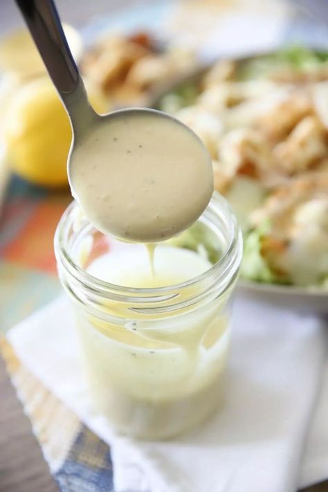 Healthy Caesar Dressing, How To Make Tahini, Classic Dressing, Prep Meals, Caesar Salad Dressing, Salad Dressing Recipes Homemade, Mediterranean Lifestyle, Salad Pasta, Dipping Sauces