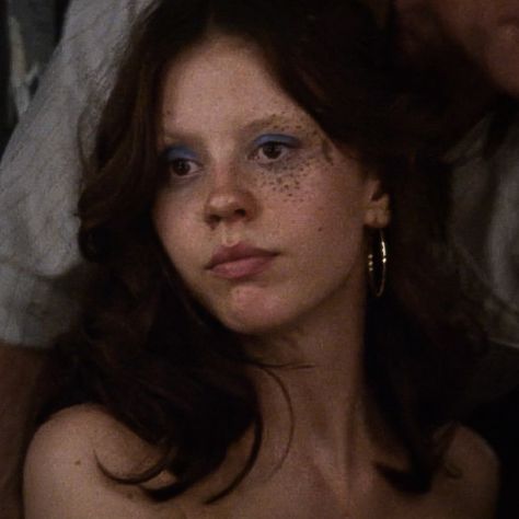 متحف فني, X 2022, Give Me A Chance, Mia Goth, Movie Makeup, Thelma Louise, X Movies, Goth Hair, Goth Makeup