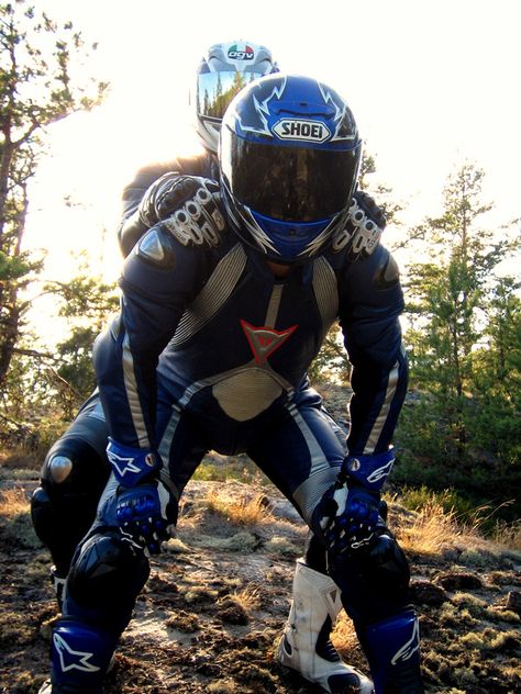 Motorcycle Suits Men, Bike Suit, Motorcycle Guy, Biker Couple, Hot Biker Guys, Bike Leathers, Image Moto, Gay Outfit, Biker Gear