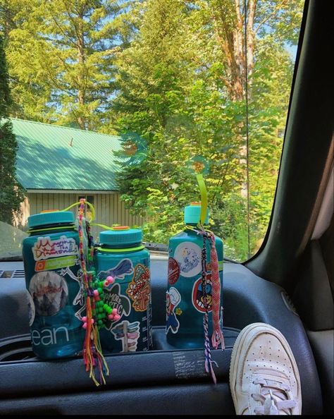 Nalgene Aesthetic, Nalgene Water Bottle Aesthetic, Granola Vibes, Camp Aesthetic, Nalgene Water Bottle, Granola Aesthetic, Cabin Trip, Granola Girl Aesthetic, Church Camp