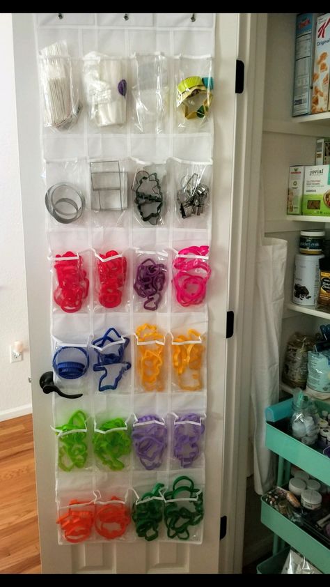 Cookie Storage Ideas, Cookie Room, Unique Organization, Baking Space, Baking Pantry, Baking Supplies Organization, Baking Organization, Baking Center, Flower Shaped Cookies