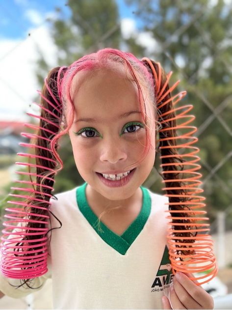 Crazy Kids' Hair Day Styles: Funky, Easy, & School-Ready Buns Crazy Hair Day Ideas, Girl Hair Dos, Crazy Hat Day, Wacky Hair Days, Toddler Hairstyles Girl, Crazy Hats, Wacky Hair, Crazy Hair Day At School, Crazy Hair Day