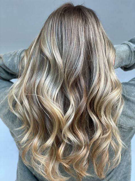 Manageable Blonde Highlights, T Zone Highlights Hair, T Section Highlights, Half Head Highlights, Balliage Hair, Light Brown Hair With Highlights, Heavy Highlights, Blonde Ideas, Partial Balayage