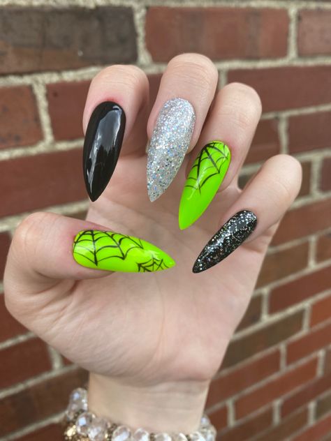 Pink Halloween Nails, Holographic Glitter Nails, Glam Halloween, Black Halloween Nails, Glitter Overlay, Holloween Nails, Halloween Acrylic Nails, Cute Halloween Nails, Goth Nails