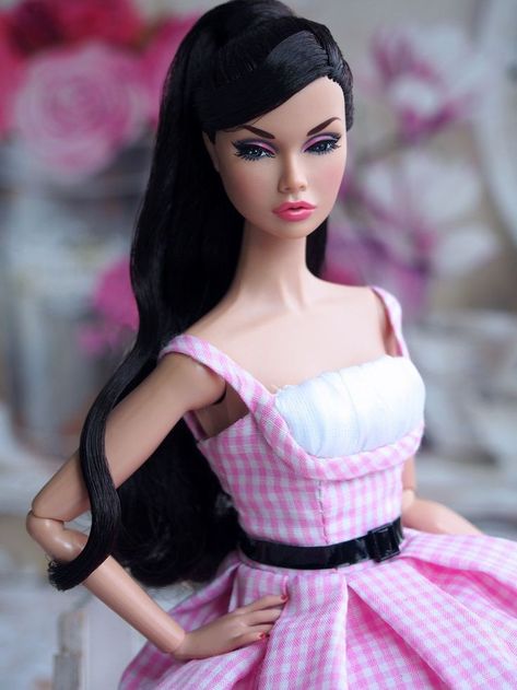 Pink Couture, Barbie Brunette, Barbie Face, Black Hair Aesthetic, Barbies Pics, Doll Scenes, Barbie Ideas, Barbie Collector Dolls, Barbie Fashionista Dolls