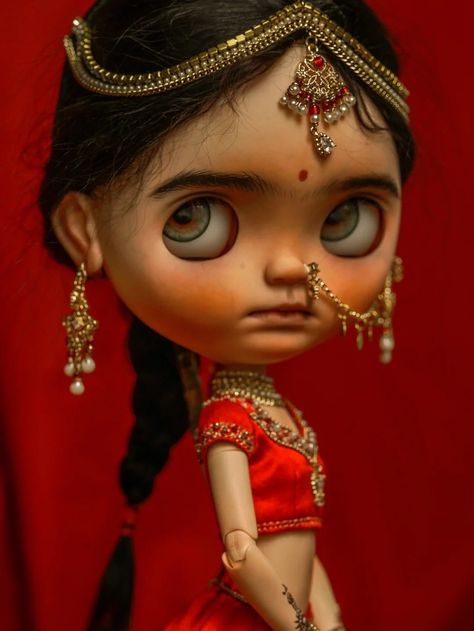 India Sari, Dolly World, Blythe Dolls For Sale, Haunted Dolls, Custom Eyes, Blythe Custom, Blythe Clothes, Creepy Dolls, Doll Repaint