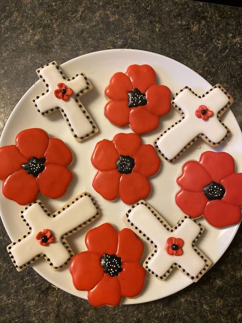 Remembrance Day Remembrance Day Cookies, Poppy Cookies, Decorated Biscuits, Floral Cookies, Cookie Platters, American Patriotism, Remember Day, Cupcakes Ideas, Easter Cookie