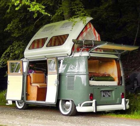 How to Design a Minimalist Campervan? [Photos Inside] - Camper Life Old Vw Bus, Vw Kampeerwagens, Kombi Trailer, Vw Minibus, Truck Bedroom, Bil Camping, Rambling Roses, Camper Vintage, Volkswagen Westfalia