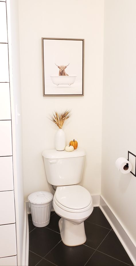 Neutral Fall Bathroom Decor, Cow Decor Bathroom, Magnolia Decor Ideas Kitchen, Half Bath Fall Decor, Toilet Bowl Decor, Fall Decor Small Bathroom, Restroom Fall Decor, Cozy Fall Decor Bathroom, Fall Decor Ideas Bathroom