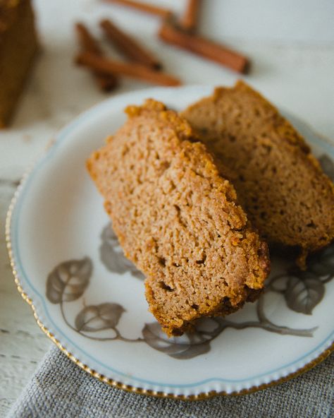 Pumpkin Bread \\ Sweet Laurel Pumpkin Keto, Keto Pumpkin Bread, Keto Cornbread, Sweet Laurel, Keto Brunch, Bread Quick, Lowcarb Recipes, Keto Thanksgiving, Bread Sweet