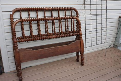 Antique Jenny Lind Spool Bed - I've always wanted a Jenny Lind bed. The style is timeless and charming. So when I spotted this bed at a thrift shop I didn't thi Spool Bed, Jenny Lind Bed, Chalk Paint Makeover, Gardening Decor, Jenny Lind, Country Bedding, Pallet Headboard, Boy Rooms, Mid Century Ranch