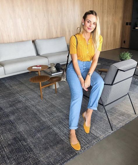 Mustard Mules Outfit, Yellow Mules Outfit, Mustard Shoes Outfit, Yellow Sandals Outfit, Trendy Outfits Jeans, Mustard Shoes, Comfortable Travel Outfit, Mules Outfit, Western Dresses For Girl