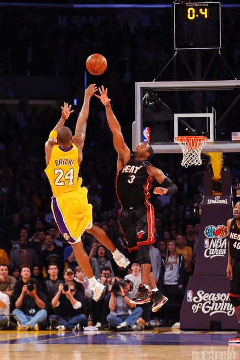 Kobe Bryant Fadeaway, Cool Basketball Pictures, Nba Basket, The Black Mamba, Kobe Lebron, Kobe Bryant Poster, Kobe Mamba, Michael Jordan Pictures, King Lebron