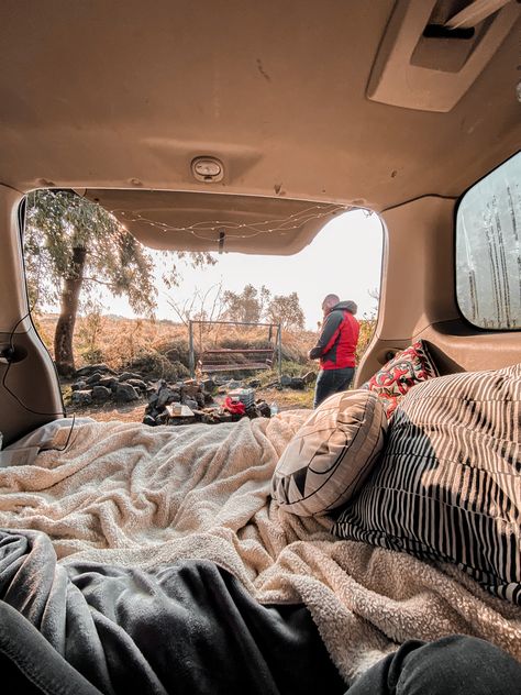 Trunk Bed Date, Partner Dynamics, Comfy Car, Tent Life, Romantic Camping, Suv Camper, Camping Photo, Cute Vans, Jeep Camping