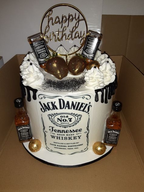 Jack Daniels Birthday Party, Birthday Cake Liquor, Jack Daniels Cake Design, Jack Daniels Cake For Men, Jack Daniels Party Theme, Liquor Cake Design, Alcohol Cake Design, Jack Daniels Torte, Jack Daniels Birthday Cake