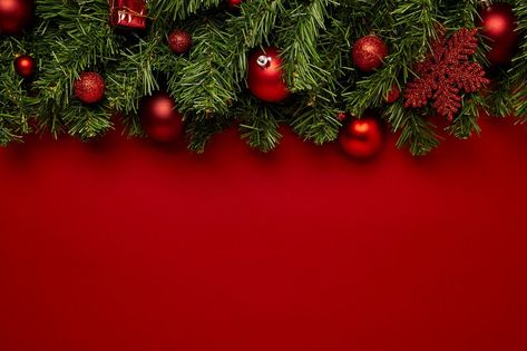 Christmas background made with garlands on a red background Merry Christmas Wallpaper Landscape, Christmas Wallpaper Landscape, Christmas Background Landscape, Christmas Cover Photos, Red Background Christmas, Christmas Red Background, Christmas Cover Photo, Red Christmas Background, Christmas Composition