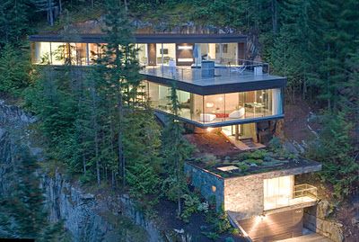 Modern slope house design, Canada...Surrounded by jaw dropping scenery...Wonder what would happen if there's a mudslide? Slope House Design, Slope House, Timber Slats, Hillside House, Cliff House, Brno, House On A Hill, House Built, Mountain House