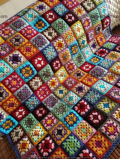 granny square cardigan for beginners Modern Granny Square Crochet, Squares Blanket, Plaid Crochet, Crochet Granny Square Afghan, Crochet Cushion Cover, Confection Au Crochet, Crochet Collection, Crochet Blanket Designs, Crochet Granny Square Blanket