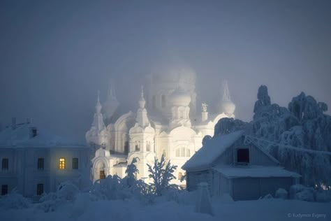 Russian Architecture, Russian Culture, Six Feet Under, Pretty Places, Perm, The Snow, Pretty Pictures, At Night, Beautiful Places