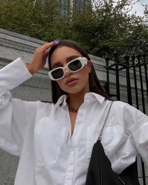 Stylish Glasses, Instagrammer, Insta Photo Ideas, Instagram Inspiration, Model Poses, Instagram Aesthetic, Classy Outfits, White Shirt, Fashion Inspo Outfits