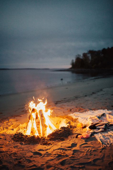 Maine Aesthetic, Oregon Coast Camping, Maine In The Fall, Camden Maine, Beach Fire, Fall Beach, Fall Mood Board, Camping Aesthetic, Fall Camping