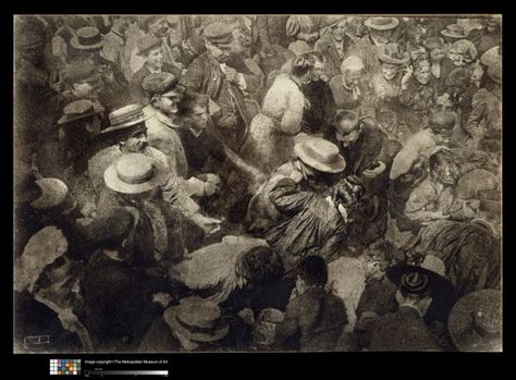 "La Foule" 1910 by Robert Demachy (French, 1859–1936). Process: Oil Print. A Current Location: The Met New York, USA Focus Images, Alfred Stieglitz, High Art, Dark Ages, Pigment Ink, Metropolitan Museum Of Art, Metropolitan Museum, Art Fair, Color Photography