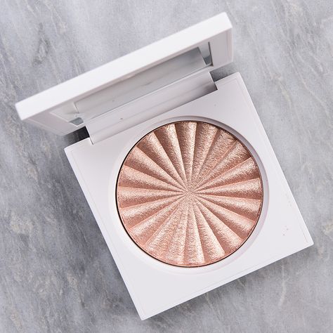 Highlighter Photography, Ofra Highlighter Cloud 9, Sheglam Highlighter, Highlighter Products, Highlighter Tips, Rate Beauty Highlighter, Laura Mercier Highlighter, Shimmer Highlighter, Ofra Highlighter