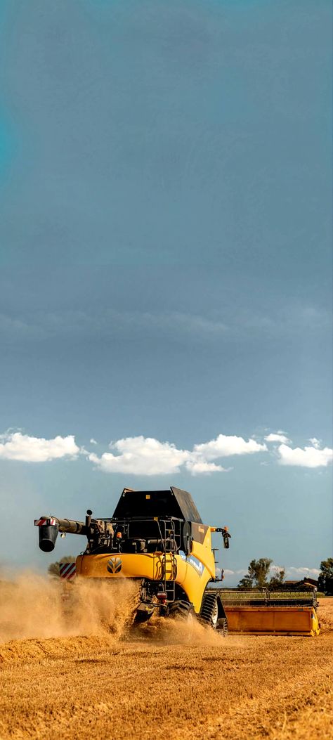 New Holland Tractor Wallpaper, New Holland Combine, Farming Photography, New Holland Agriculture, Combine Harvester, New Holland Tractor, New Holland, Farm Life, Agriculture