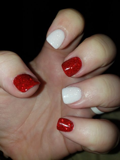 White With Red Glitter Nails, Red And White Dip Powder Nails, Short Red Glitter Nails, Very Simple Christmas Nails, Christmas Glitter Nails Sparkle, Sparkly Red Christmas Nails, Christmas Nails Dip Powder, Easy Kids Nails, Christmas Gel Nail Designs