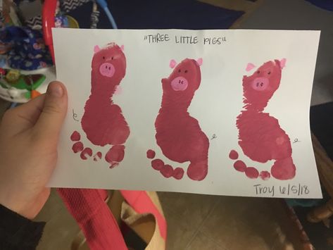 The three little pigs infant/toddler footprint craft Toddlers Craft Ideas, Three Little Pigs Activities, Footprint Crafts For Kids, Fairy Tales Preschool Activities, 3 Little Pigs Activities, Nursery Rhyme Art, Nursery Rhyme Crafts, Fairy Tale Crafts, 3 Little Pigs