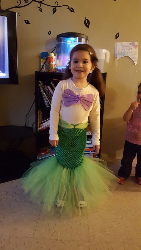 Diy Toddler Mermaid Costume, Diy Mermaid Tail Costume, Diy Kids Mermaid Costume, Little Mermaid Diy Costume, Little Mermaid Costume Diy, Diy Little Mermaid Costume, Toddler Mermaid Costumes, Diy Mermaid Costume, Adult Mermaid Costume