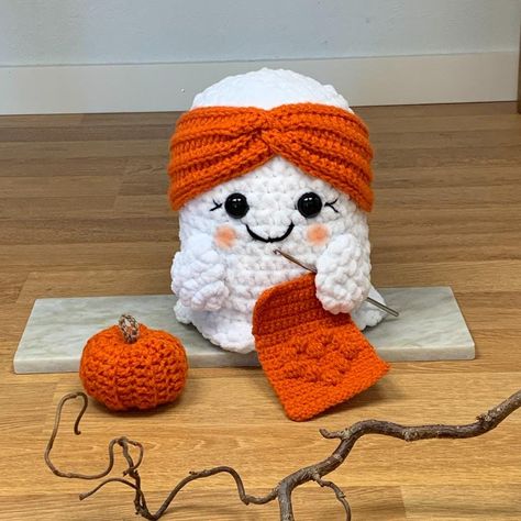 🌸 Hi! 🌸This is a digital crochet pattern (PDF), not a finished item. Crochet Pattern with super cute crocheting ghost with a headband, heart blanket & Pumpkin!  Have fun crocheting!🌸 Materials and tools needed: Crochet needle size:  7.0mm, 4.0mm & 3,0mm Yarn type:  Chenille Super Bulky - White (60 g/2.11 oz) DK, Light Worsted - Orange (30 g/1 oz) - Brown/Beige (a small amount for the pumpkin stem) - Black (a small amount for embroidering) Safety Eyes (16 mm/0.63 in) Crochet hook Needle Scisso Crochet Halloween Ghost, Crochet Ghost Blanket, Ghost And Pumpkin Crochet, Crochet Hanging Ghost And Pumpkin, Ghost Pillow Crochet Pattern, Crochet Ghost With Witch Hat, Pumpkin Eyes, Crochet Pour Halloween, Heart Blanket