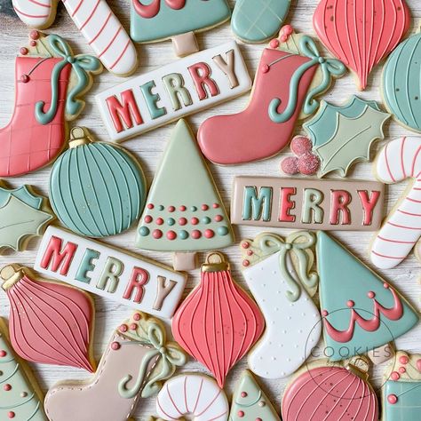 Winter Cookies Decorated, Christmas Icing, Christmas Cookie Frosting, Cookies Royal Icing, Winter Cookies, New Years Cookies, Cookies Holiday, Cute Christmas Cookies, Cookie Decorating Party