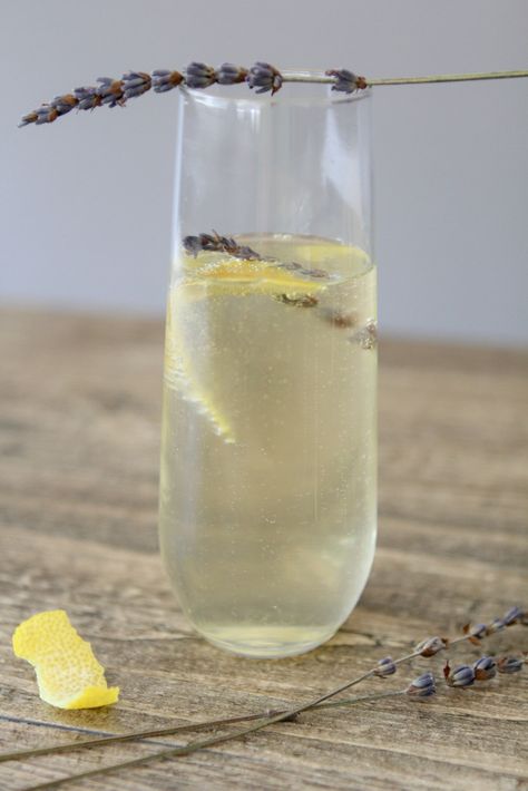 Lavender Champagne Craft Cocktail by the Whole Smiths - Free of refined sugars, additives or artificial colors. Perfect for any brunch! #cocktails #sugarfree #partydrinks #champagne Lavender Champagne, Elderflower Champagne, Cocktail Pink, Lavender Cocktail, Craft Cocktail Recipe, Craft Cocktail, Banana Milkshake, Glass Of Champagne, Heck Yeah