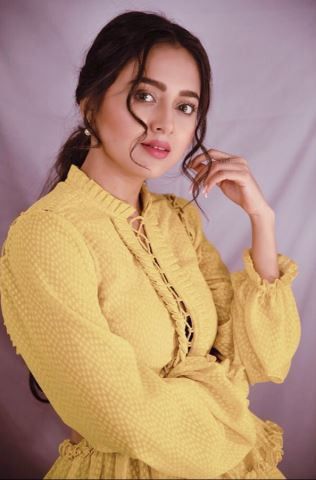 Female Modeling Poses, Tejaswi Prakash, Boss Outfit, Bollywood Hairstyles, Teen Girl Dresses, Indian Tv Actress, Big Boss, Bollywood Girls, Designer Dresses Indian