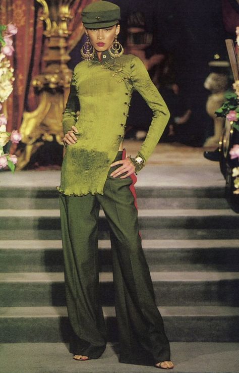 Ling Tan for Christian Dior by John Galliano Christian Dior By John Galliano, John Galliano 2009, John Galliano Runway, Christian Dior 1998, John Galliano Dior Haute Couture, John Galliano 90s, John Galliano Dior, Galliano Runway, Dior 90s