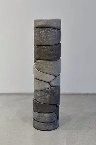 Empilement Pigmented Concrete, Contemporary Installation, Sculpture Contemporary, Gray Art, Art Pierre, Concrete Sculpture, Concrete Crafts, Concrete Art, Concrete Design