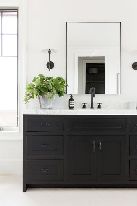 Modern Farmhouse Mountain Home Tour – Pickled Barrel Black And White Bathroom, Black Vanity Bathroom, Black Vanity, Bad Design, Bathroom Renos, House Bathroom, Bath Remodel, Black Bathroom, Farmhouse Bathroom