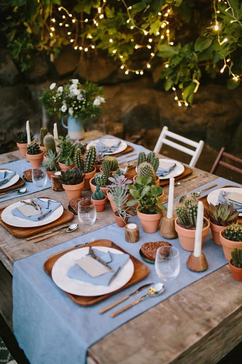 Infuse your party's tablescapes with a touch of southwestern desert flair by queuing up pots of cacti, à la Best Day Ever. Cactus Wedding, Tafel Decor, Boda Mexicana, Wedding Floral Centerpieces, Boho Chic Wedding, Cactus Y Suculentas, Deco Floral, Desert Wedding, Wedding Table Settings