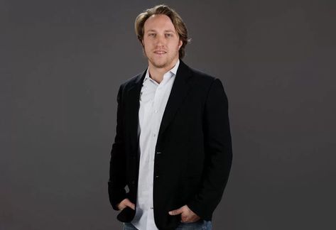 - Chad Hurley's Early Life and Career - How did he Create YouTube and What was its Impact? - Other Ventures and Investments - Success Story - What is his Net Worth? - How does he Leverage his Wealth? #YouTube #Entrepreneur #Entrepreneurship #Business #Success #Successful #Wealth #Rich #SuccessStories Chad Hurley, Success Quotes Business, Financial Growth, Making Money On Youtube, Personal Empowerment, Wealth Creation, Marketing Techniques, Self Made, Success Story