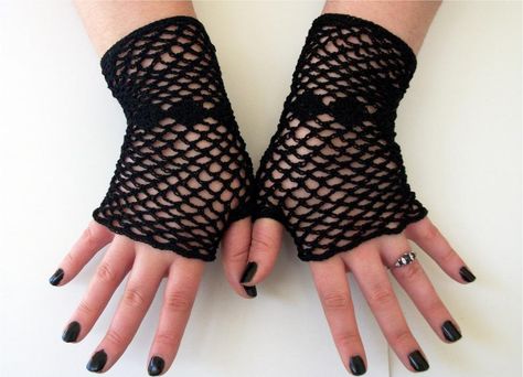 Diamond Fishnet Fingerless Gloves #crochet Crochet Mitts, Fishnet Gloves, Lace Fingerless Gloves, Fingerless Gloves Crochet Pattern, Crochet Gloves Pattern, Gloves Pattern, Crochet Fingerless Gloves, Crochet Mittens, Lace Gloves