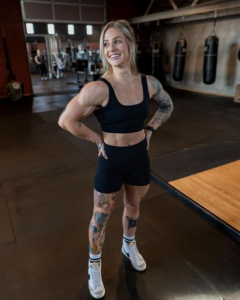 Josie Hamming, Gymnastics Lessons, Model Fitness, American Model, Crossfit Athletes, Professional Athlete, Fitness Instructor, Back And Biceps, Muscle Women