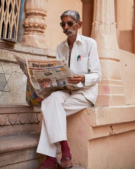 TASCHEN on Instagram: "📷 Jaipur, Rajasthan / © Scott Schuman An intoxicating mix of color, pattern, and texture, ‘The Sartorialist: India’ is a photographic tribute to the country’s diversity and splendor. Famed American photographer and blogger Scott Schuman journeyed to India many times to capture its wildly idiosyncratic styles, whether on the streets, in markets, on the cricket fields, or at residences in cities like Delhi, Jaipur, Pushkar, and Mumbai. Schuman’s affinity for his subjects is Indian Street Style, Street Style India, Sketching People, Vibe Board, Scott Schuman, Street Photography People, Sketch Reference, Human Photography, Figure Studies