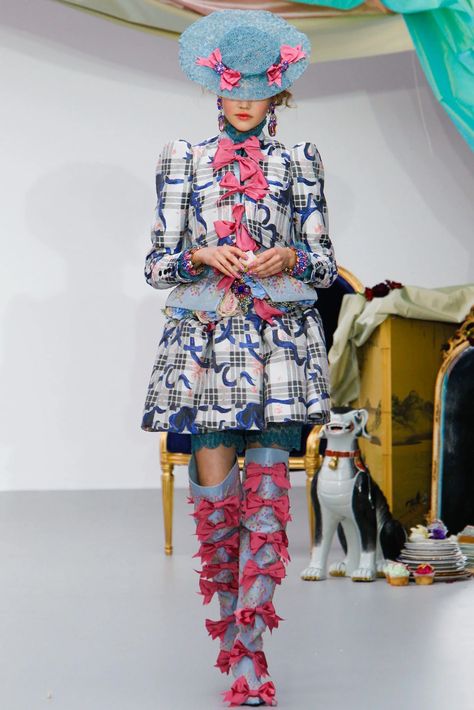 Kitsch Fashion, Meadham Kirchhoff, Fashion Fail, Marie Antoinette, Look Cool, London Fashion Week, Couture Fashion, Fashion Photo, Runway Fashion