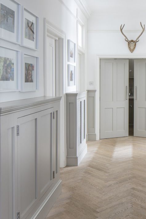 Panelling in Hallway with Herringbone Bleached Oak Floor Bungalow Hallway Ideas, Kawaii Interior, Wall Panelling Ideas, Hallway Panelling, Cottage Hallway, Panelling Ideas, Living Room Drawing, Stair Paneling, Entrance Hall Decor